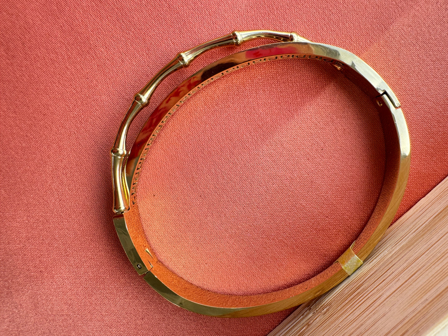 Timeles glow bangle