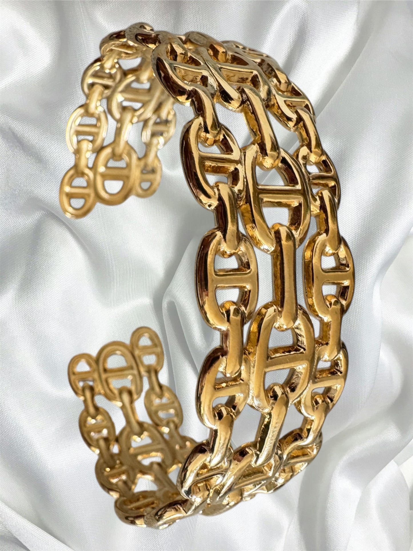 Eternal links bangle