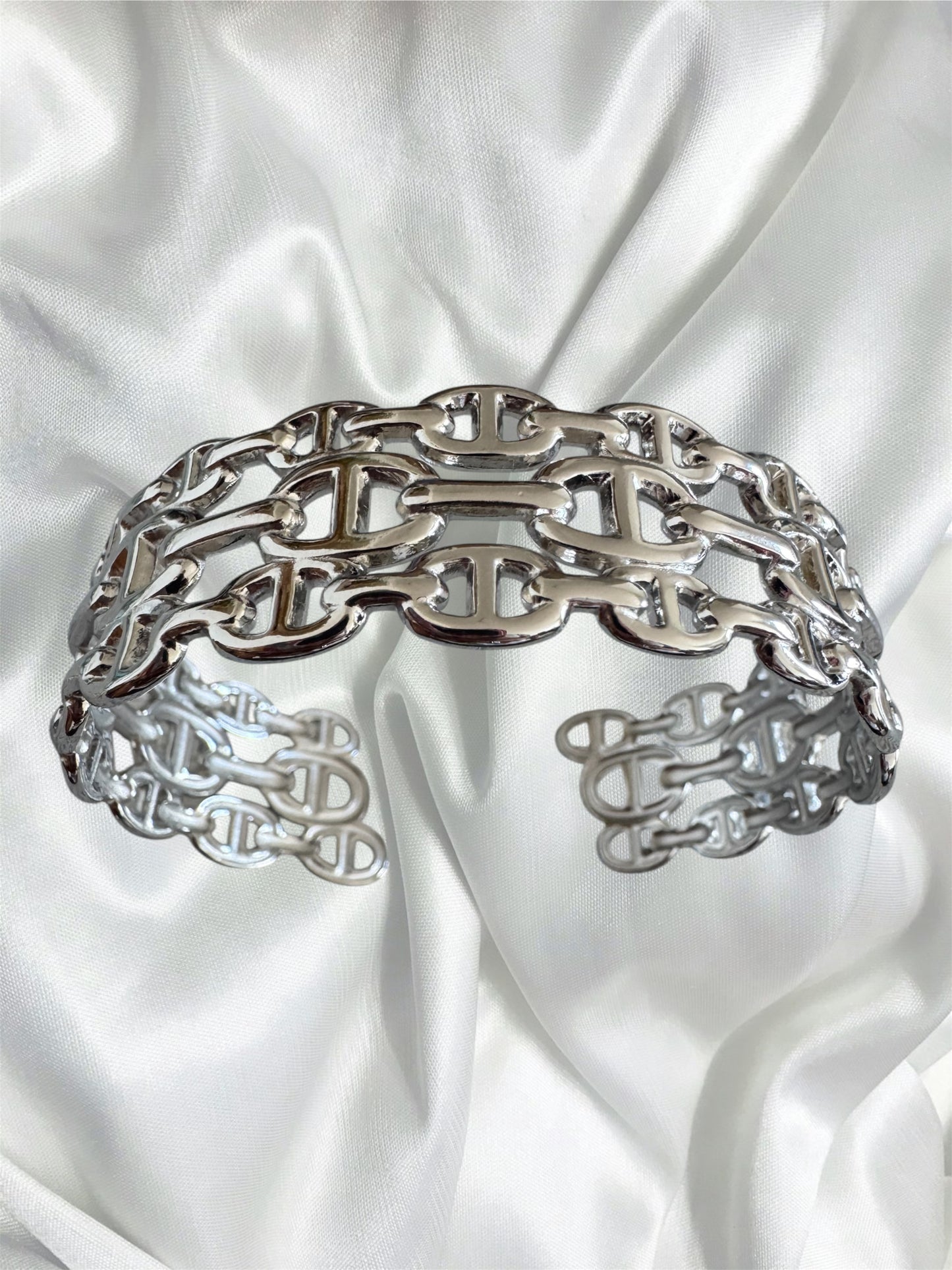 Eternal links bangle